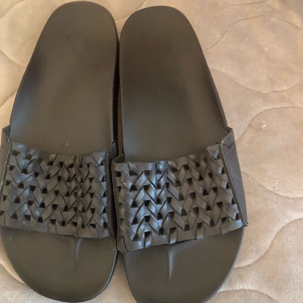 OluKai Kamola Black Woven Strap Sandals